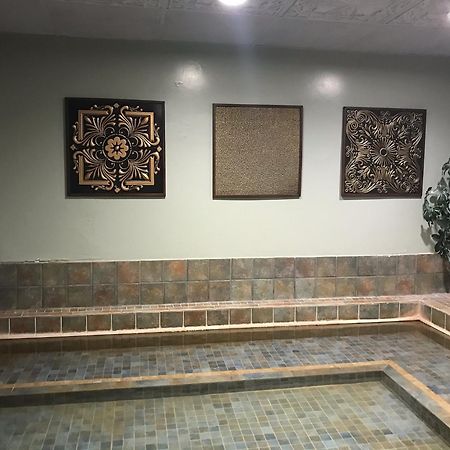 Riverside Hot Springs Inn & Spa - Adults Only Lava Hot Springs Bagian luar foto