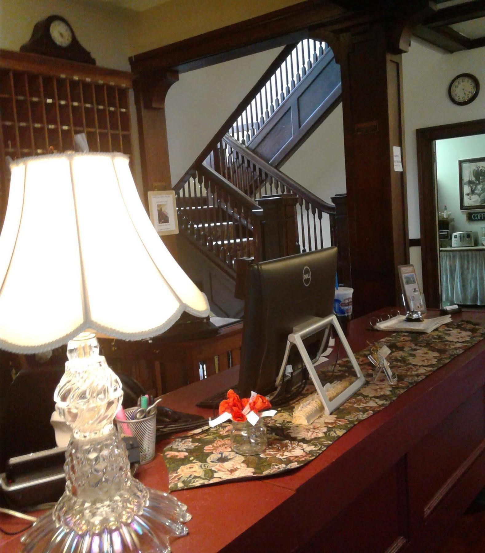 Riverside Hot Springs Inn & Spa - Adults Only Lava Hot Springs Bagian luar foto