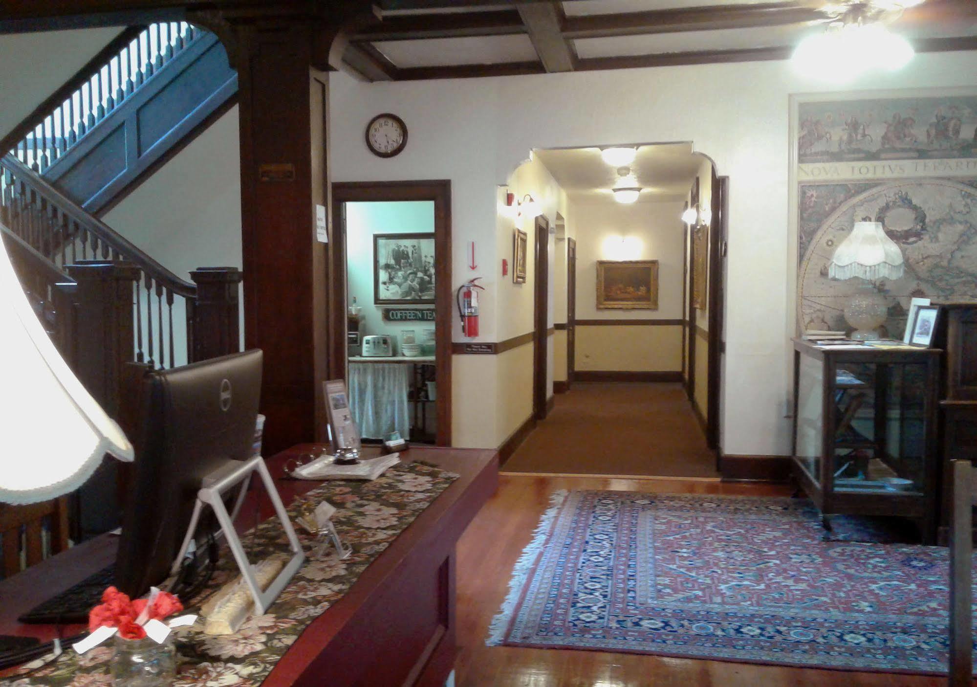 Riverside Hot Springs Inn & Spa - Adults Only Lava Hot Springs Bagian luar foto