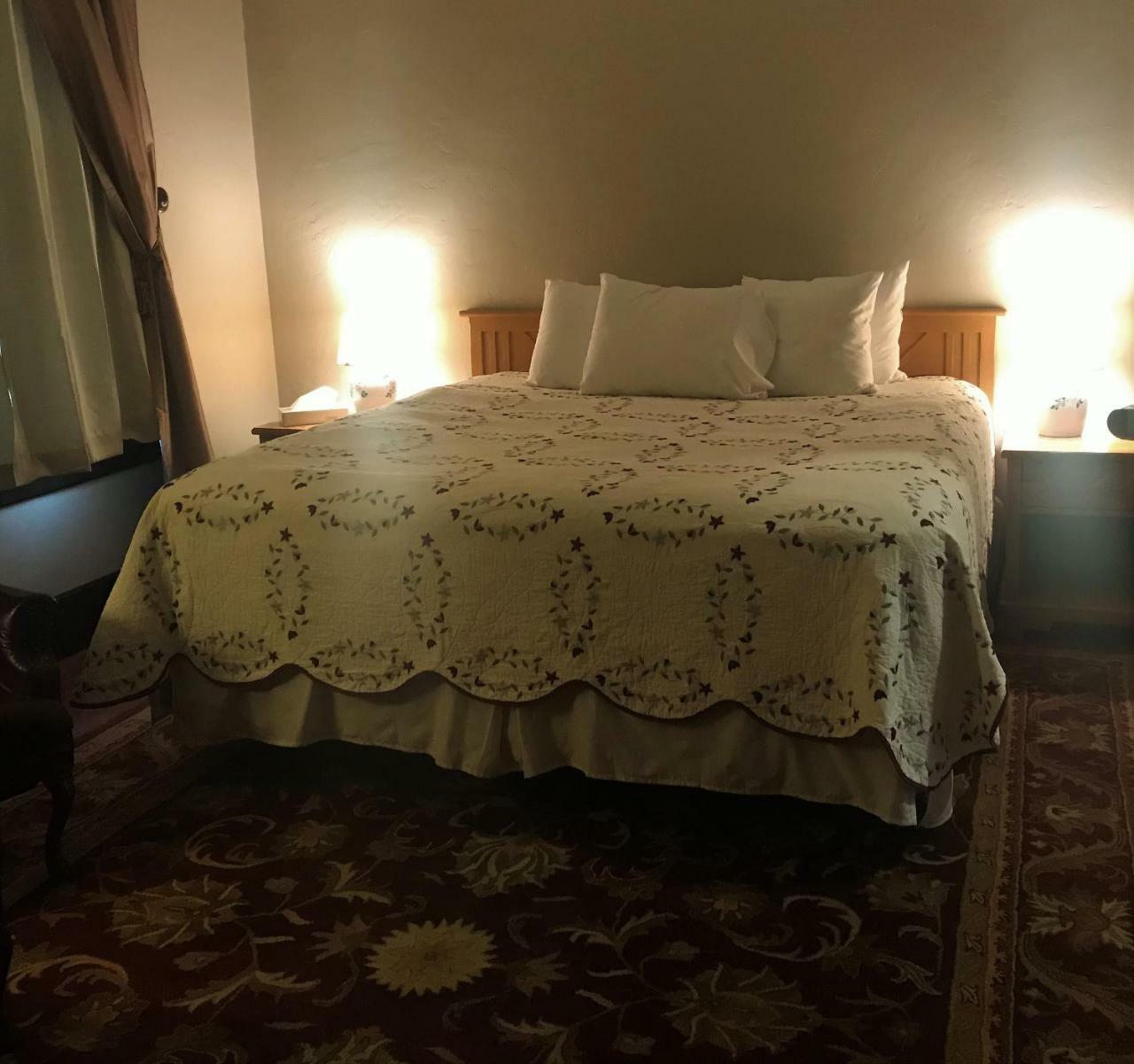 Riverside Hot Springs Inn & Spa - Adults Only Lava Hot Springs Bagian luar foto