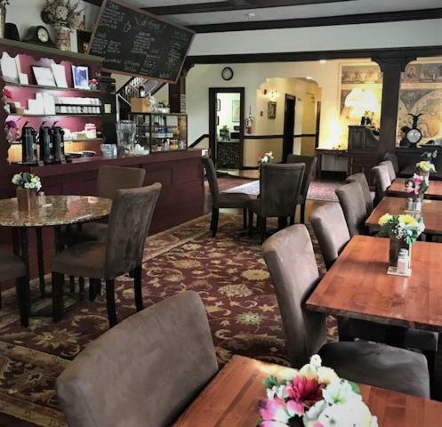 Riverside Hot Springs Inn & Spa - Adults Only Lava Hot Springs Bagian luar foto